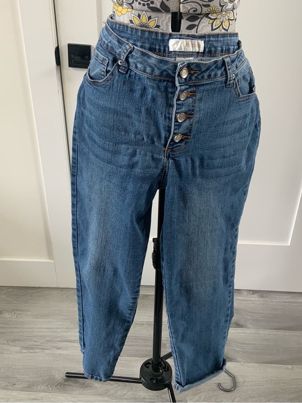 Button-Fly High-Rise Cropped Jeans in Medium Blue